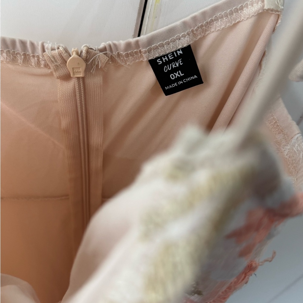 Shein Curve Peach/Blush Floral Embroidery 0XL Whimsy - Picture 2 of 7